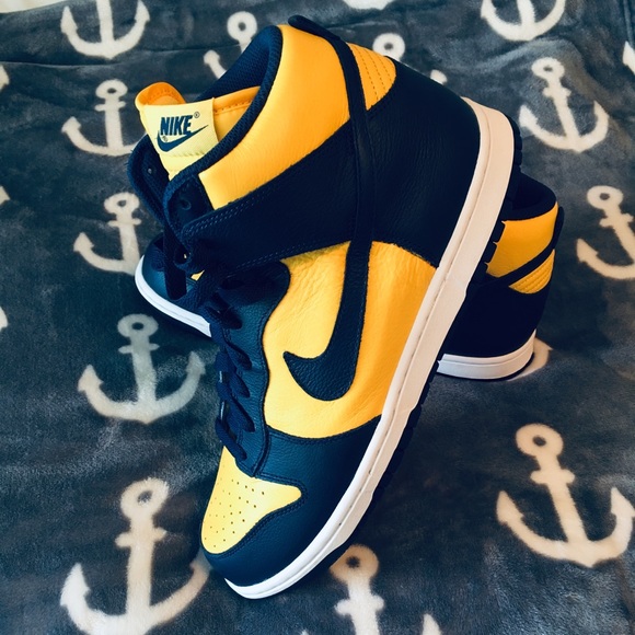 nike dunks maize and blue